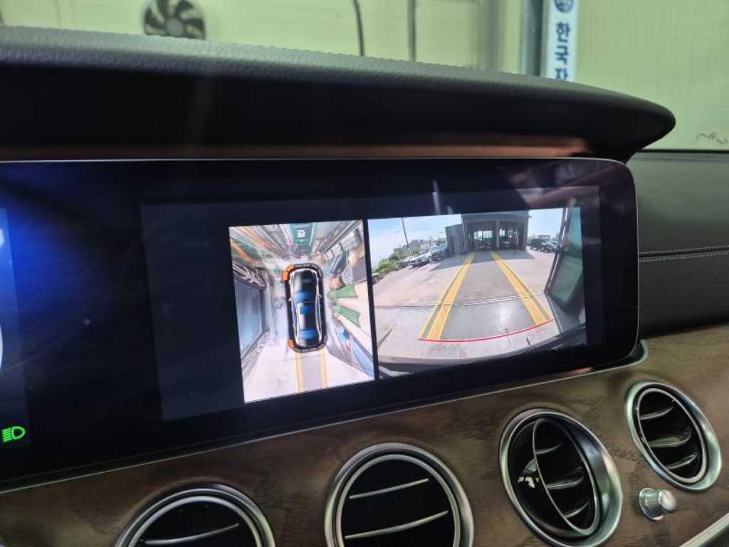 Mercedes Benz E class - Vista 7