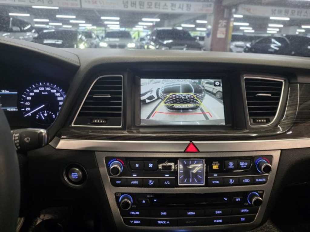 Genesis G80 - Vista 10