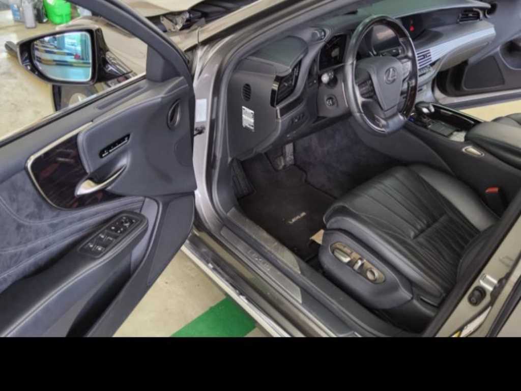 Lexus LS - Vista 5