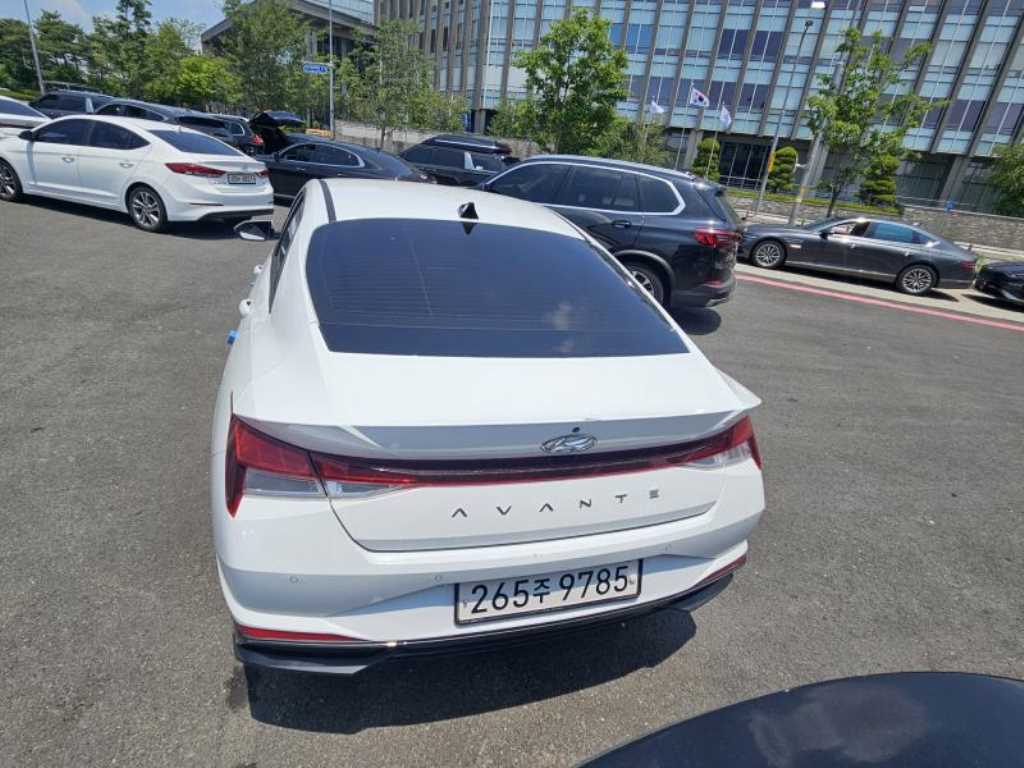 HYUNDAI Avante - Vista 3
