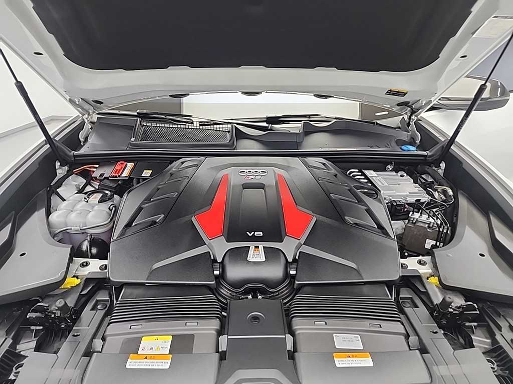 Audi RSQ8 - Vista 7