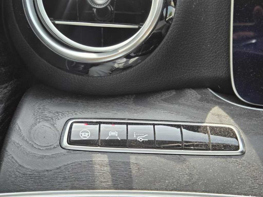 Mercedes Benz E class - Vista 12