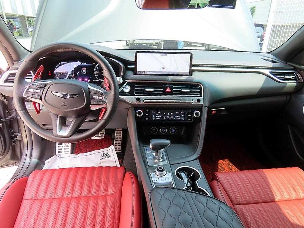 Genesis G70 - Vista 9