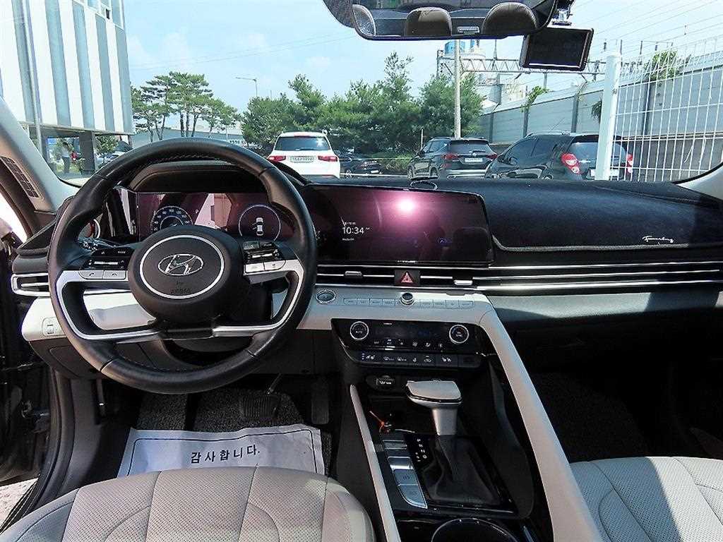 HYUNDAI Avante - Vista 7