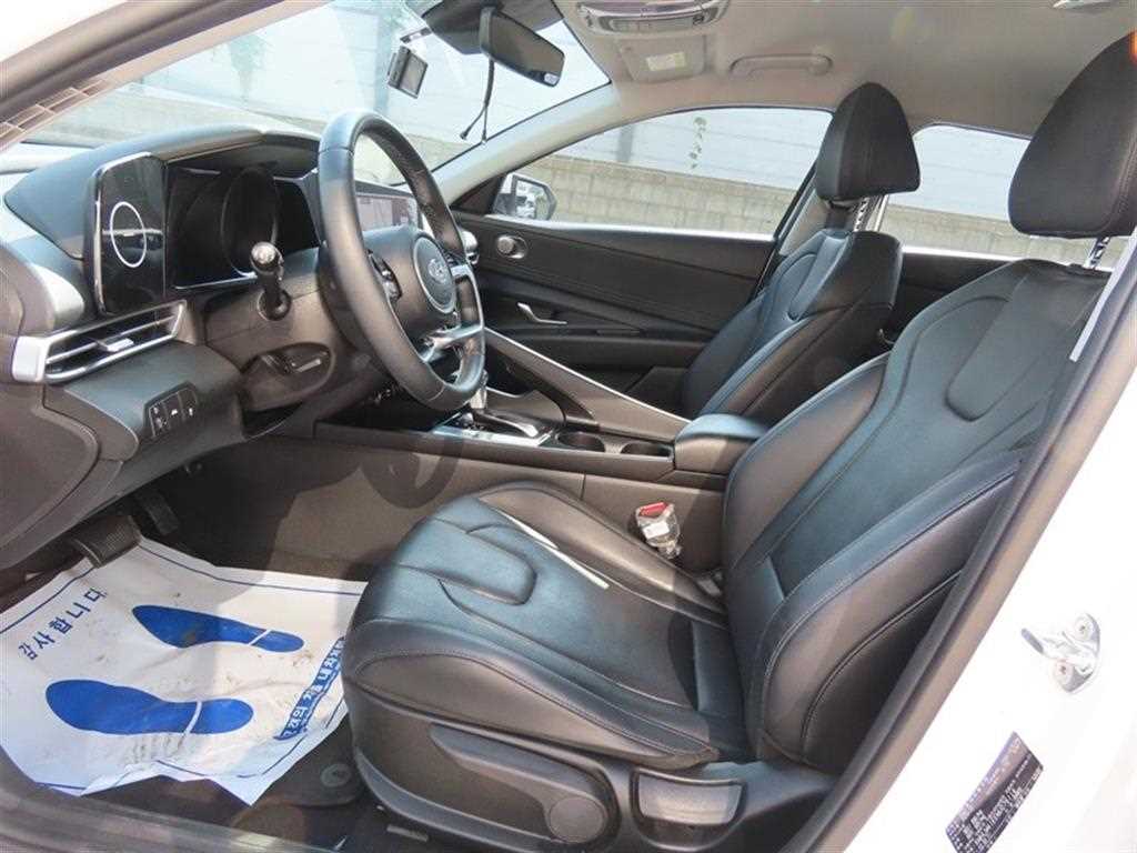 HYUNDAI Avante - Vista 5