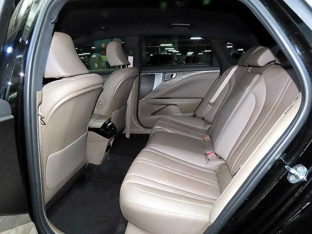 KIA K8 - Vista 7