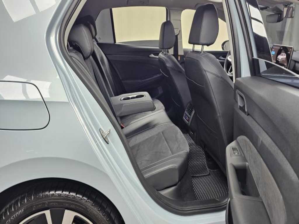 Volkswagen Golf - Vista 10