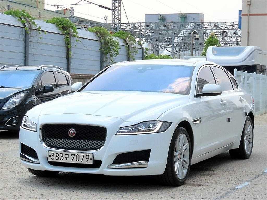 Jaguar XF - Vista 2