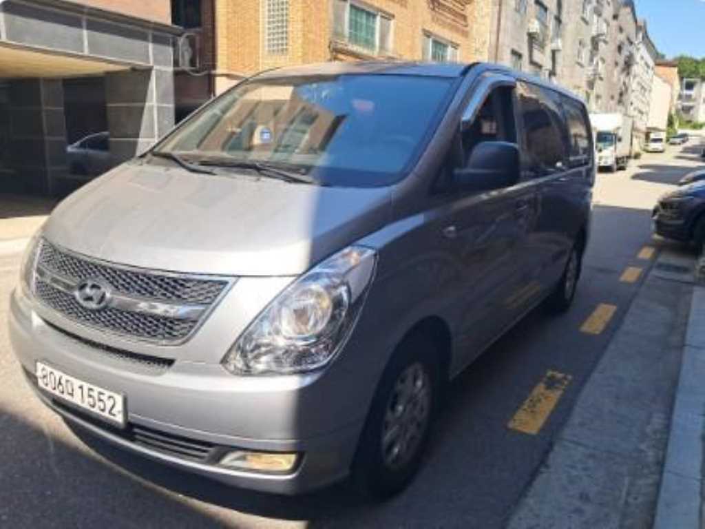HYUNDAI Starex - Vista 3