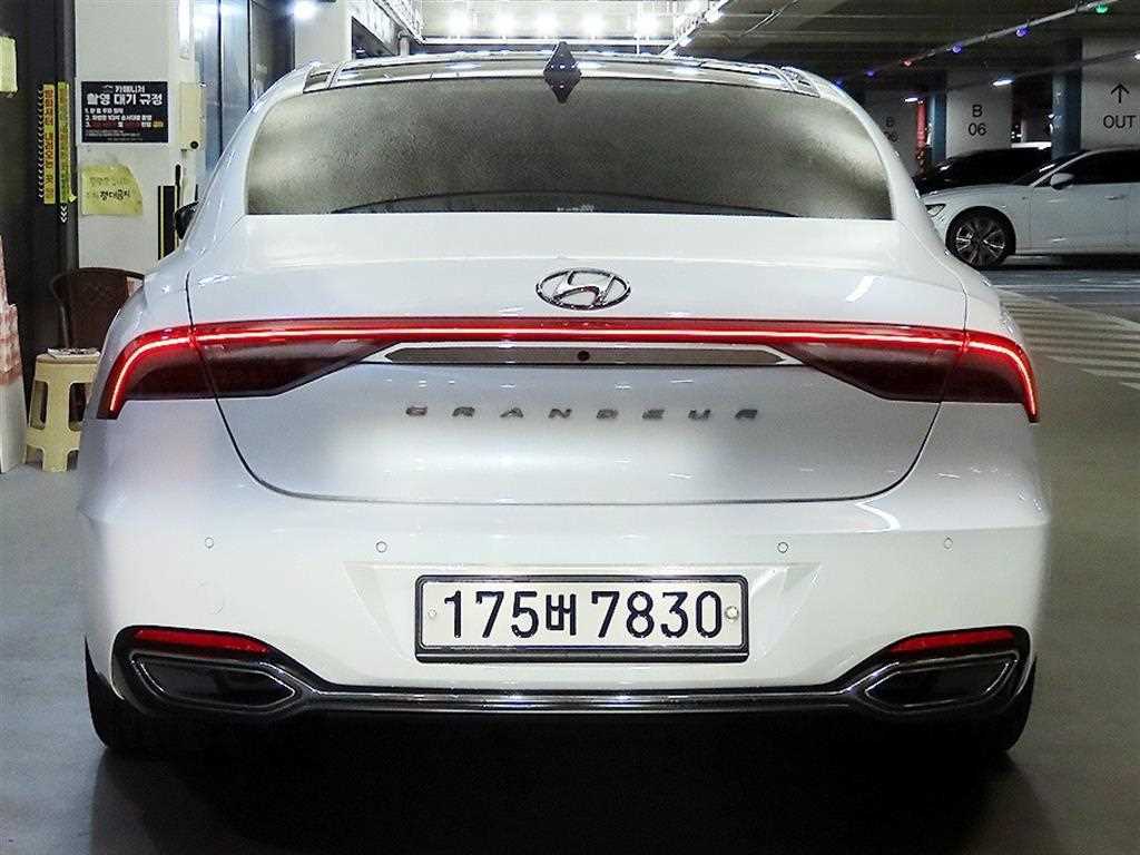 HYUNDAI Grandeur - Vista 5