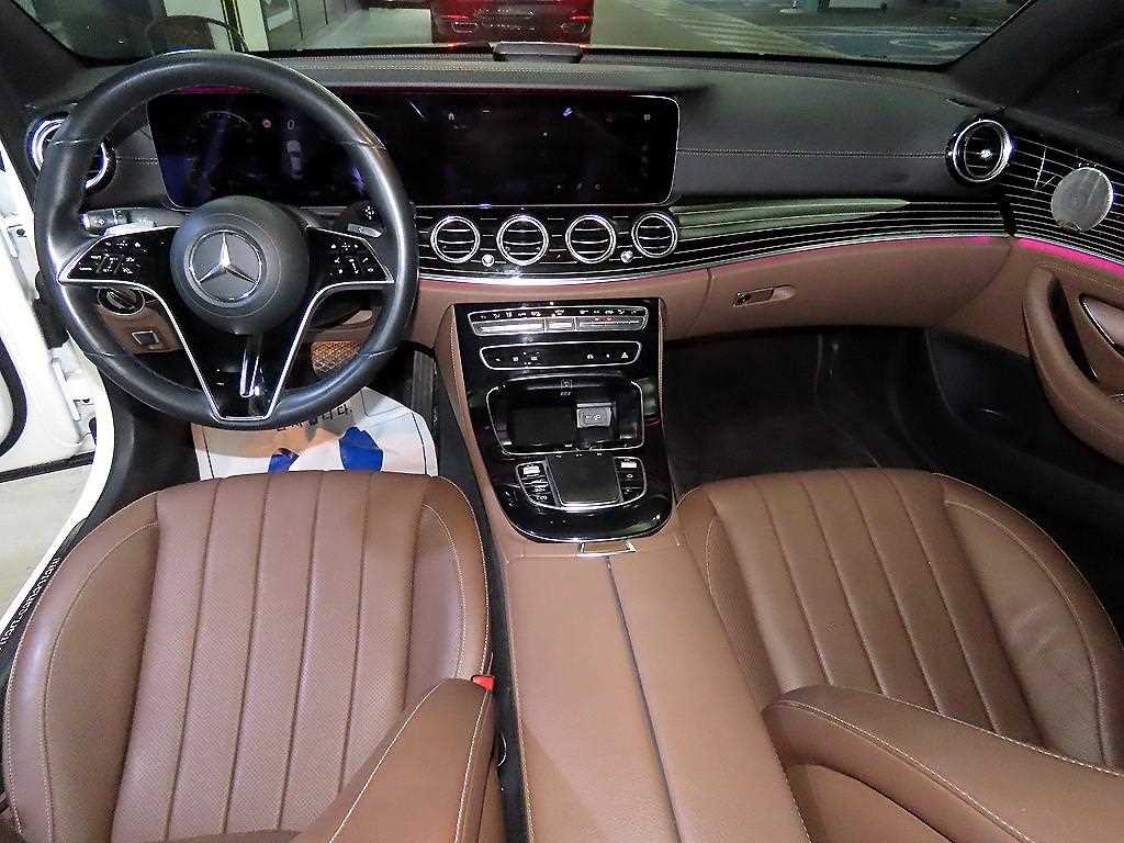 Mercedes Benz E class - Vista 12