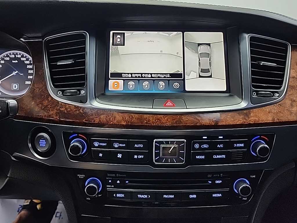 HYUNDAI Equus - Vista 10