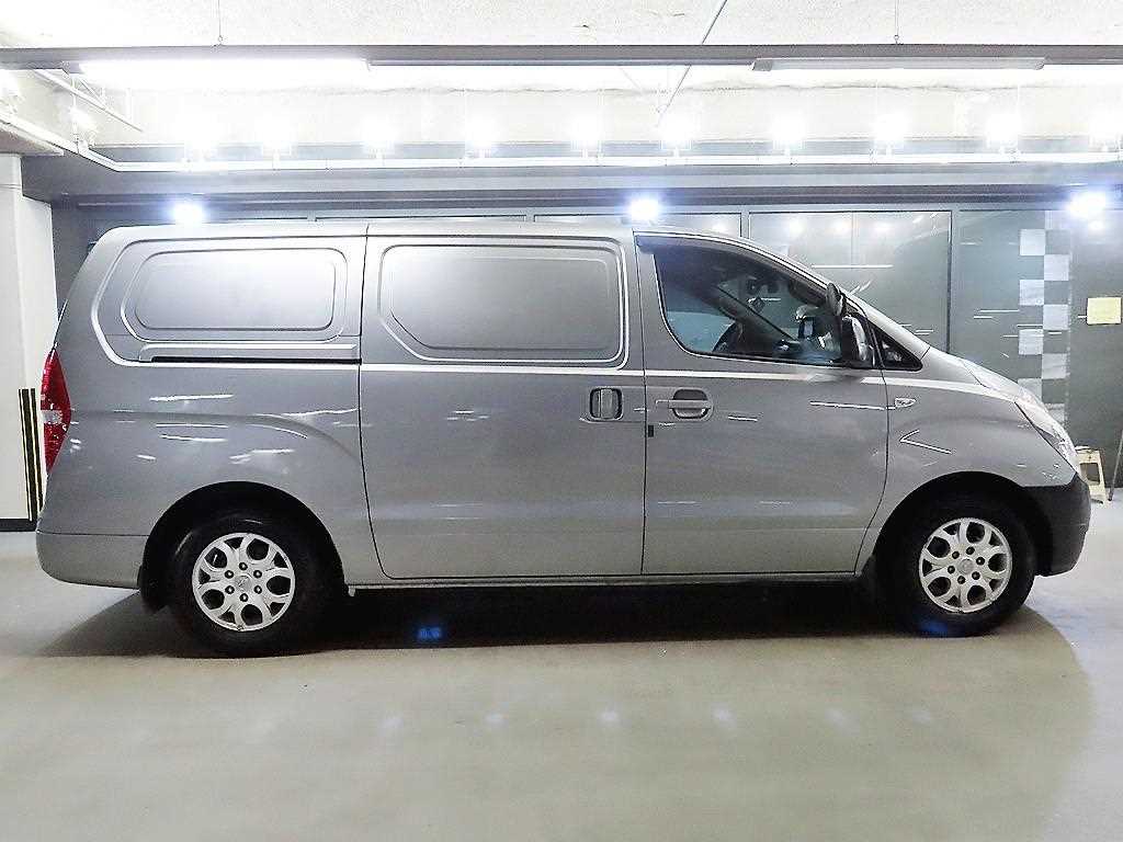 HYUNDAI Starex - Vista 3