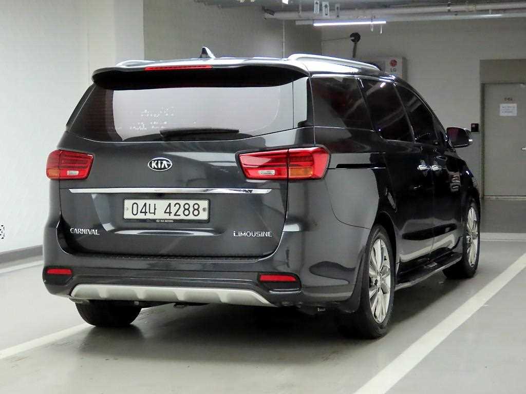 KIA Carnival - Vista 6