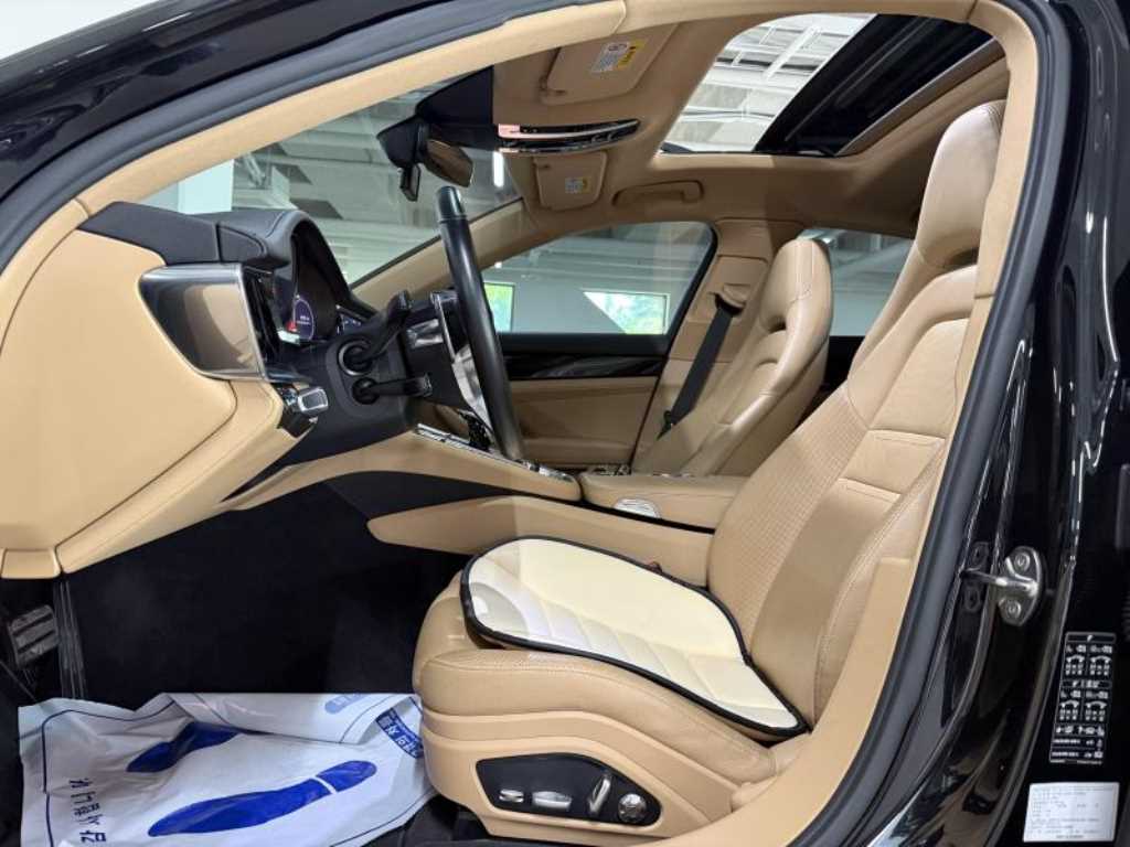 Porsche Panamera - Vista 12
