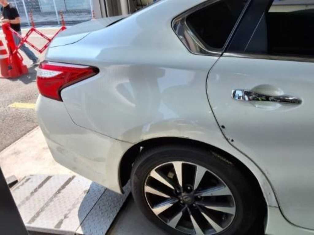 Nissan Altima - Vista 8