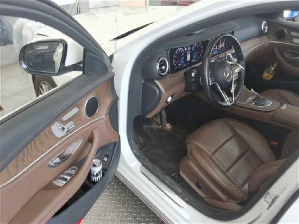 Mercedes Benz E class - Vista 9
