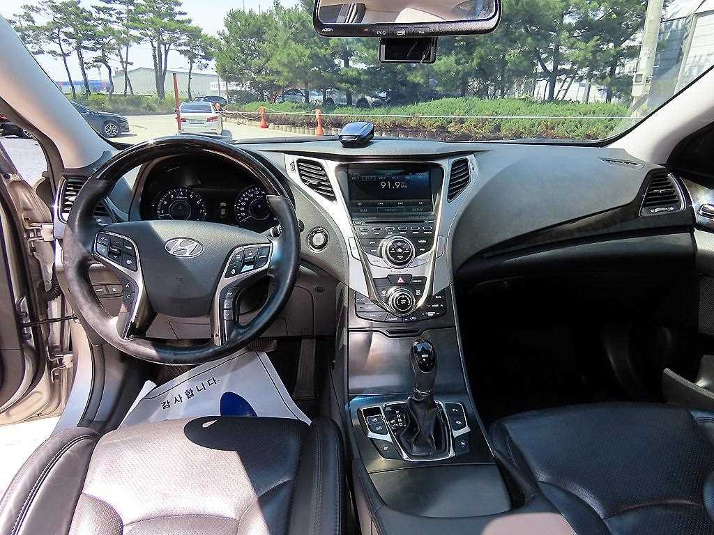 HYUNDAI Grandeur - Vista 7