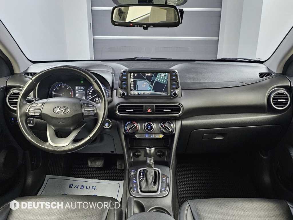 HYUNDAI Kona - Vista 7