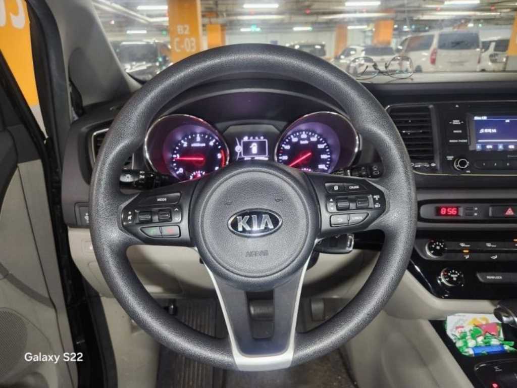 KIA Carnival - Vista 10