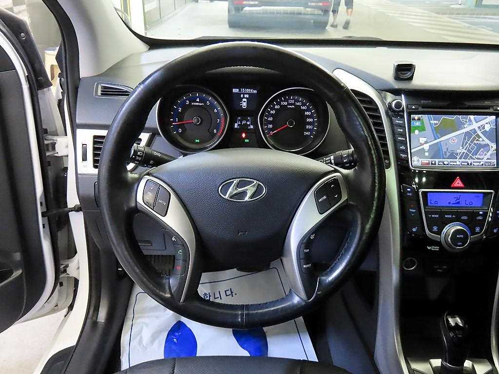 HYUNDAI i30 - Vista 8