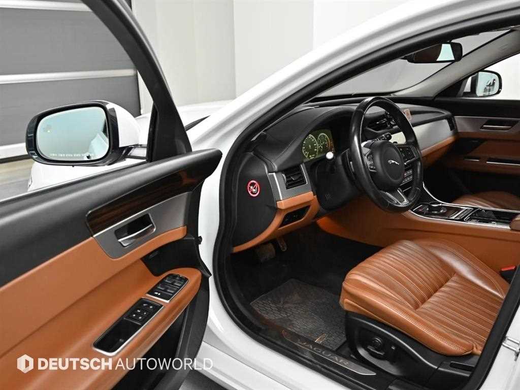 Jaguar XF - Vista 11