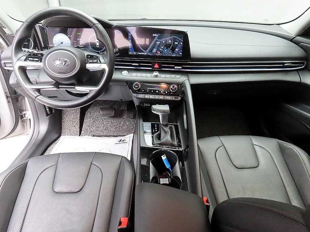 HYUNDAI Avante - Vista 9