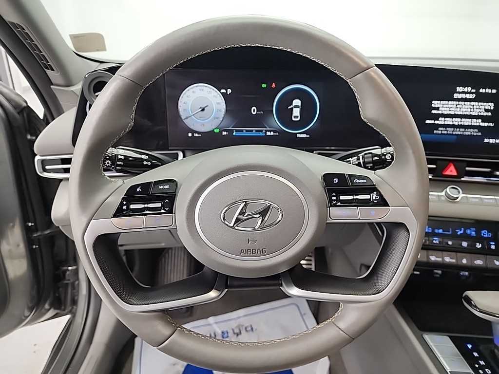 HYUNDAI Avante - Vista 9