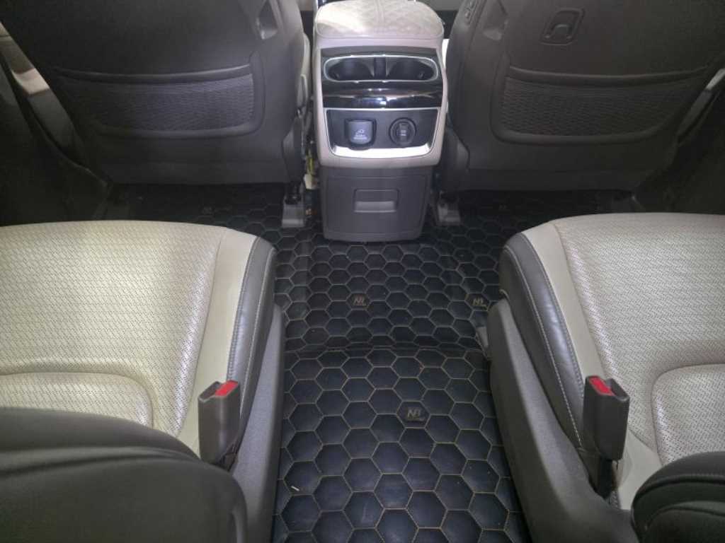 KIA Carnival - Vista 12