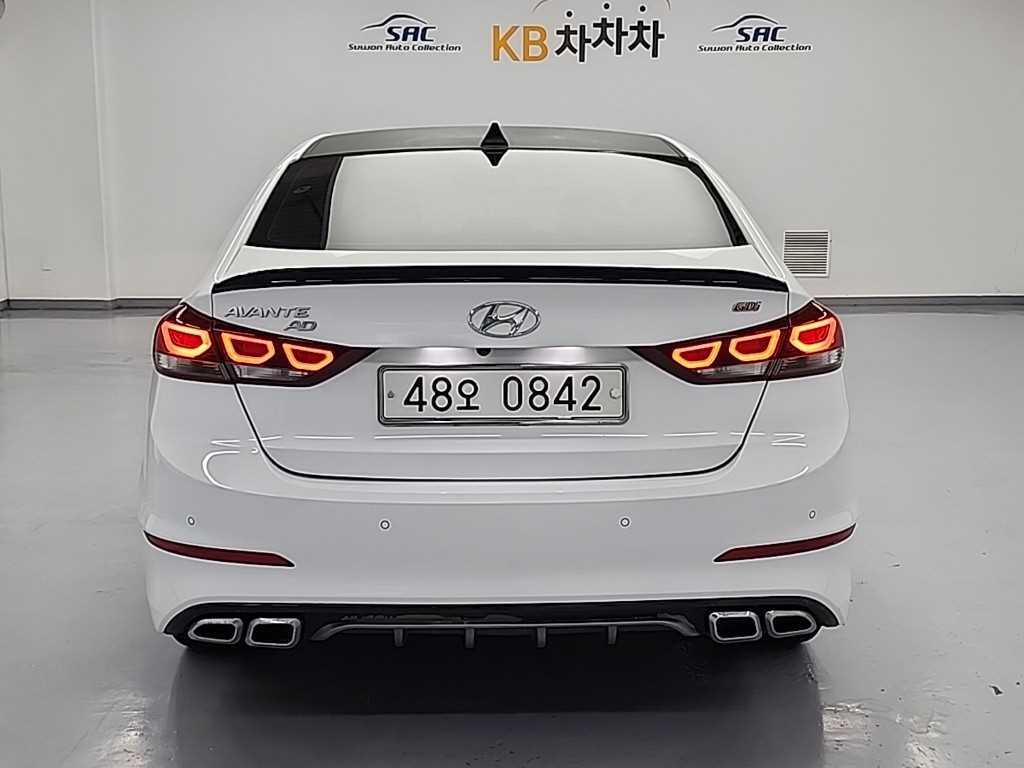 HYUNDAI Avante - Vista 3
