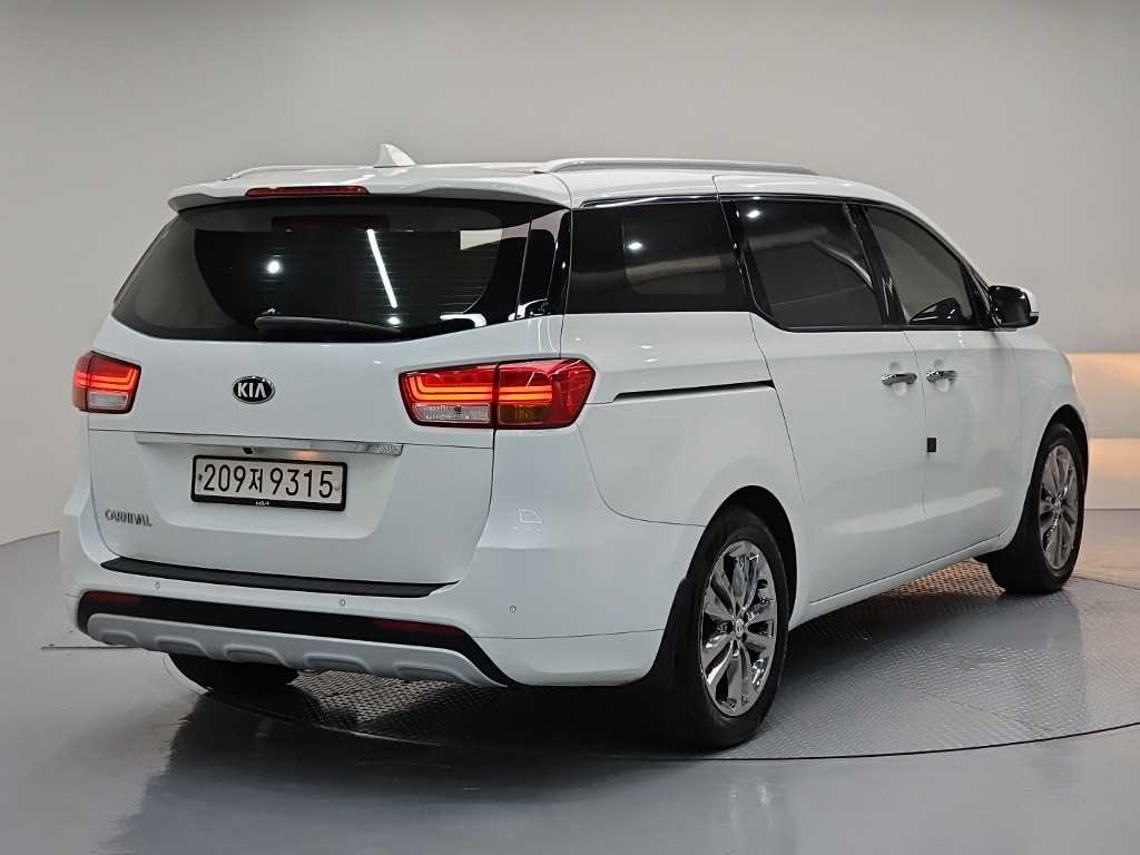 KIA Carnival - Vista 6