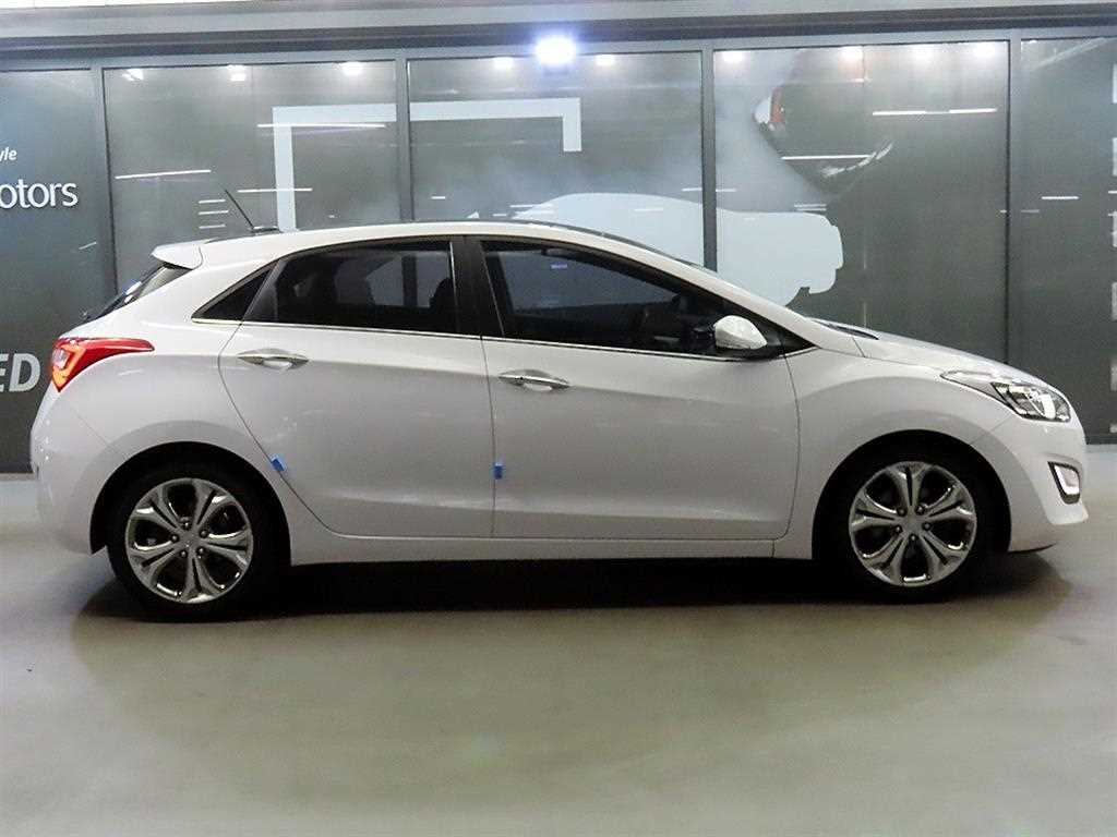 HYUNDAI i30 - Vista 3
