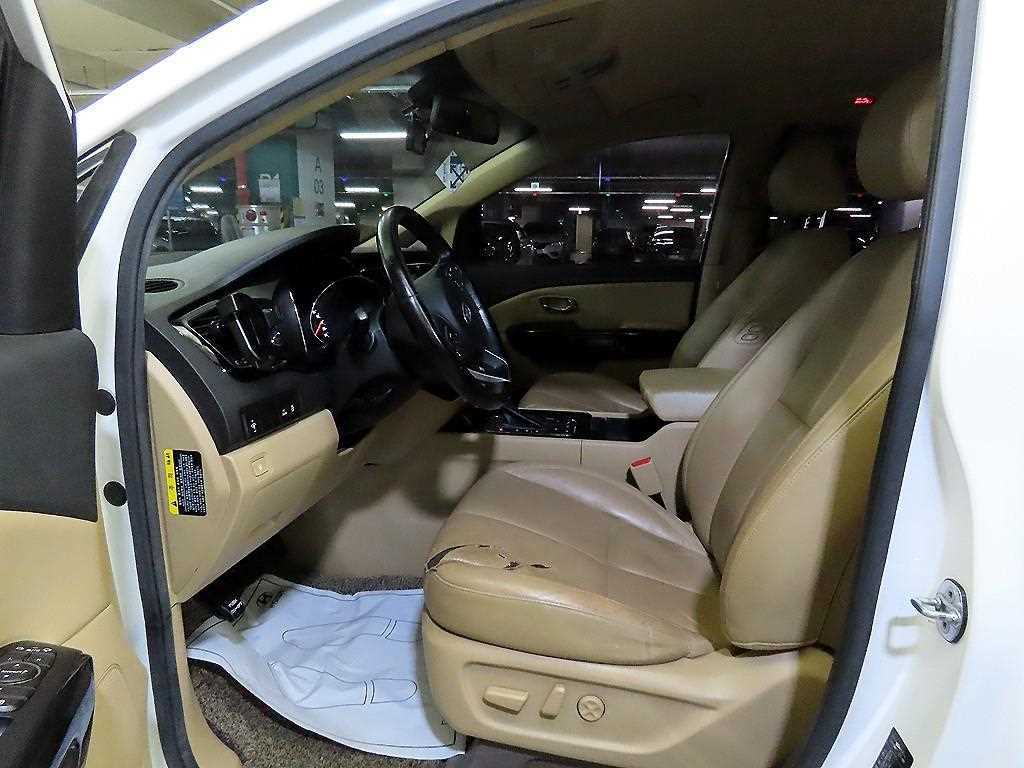 KIA Carnival - Vista 6