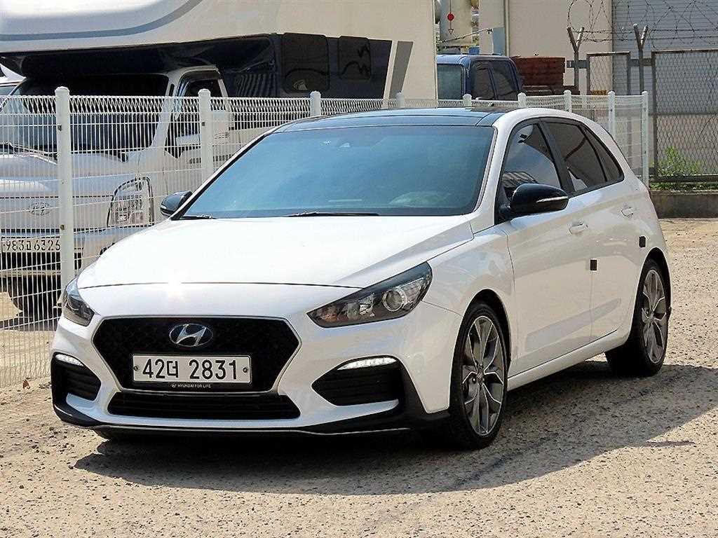 HYUNDAI i30 2019 Blanco - Importación desde Corea - HF Imports Iquique - Foto 1