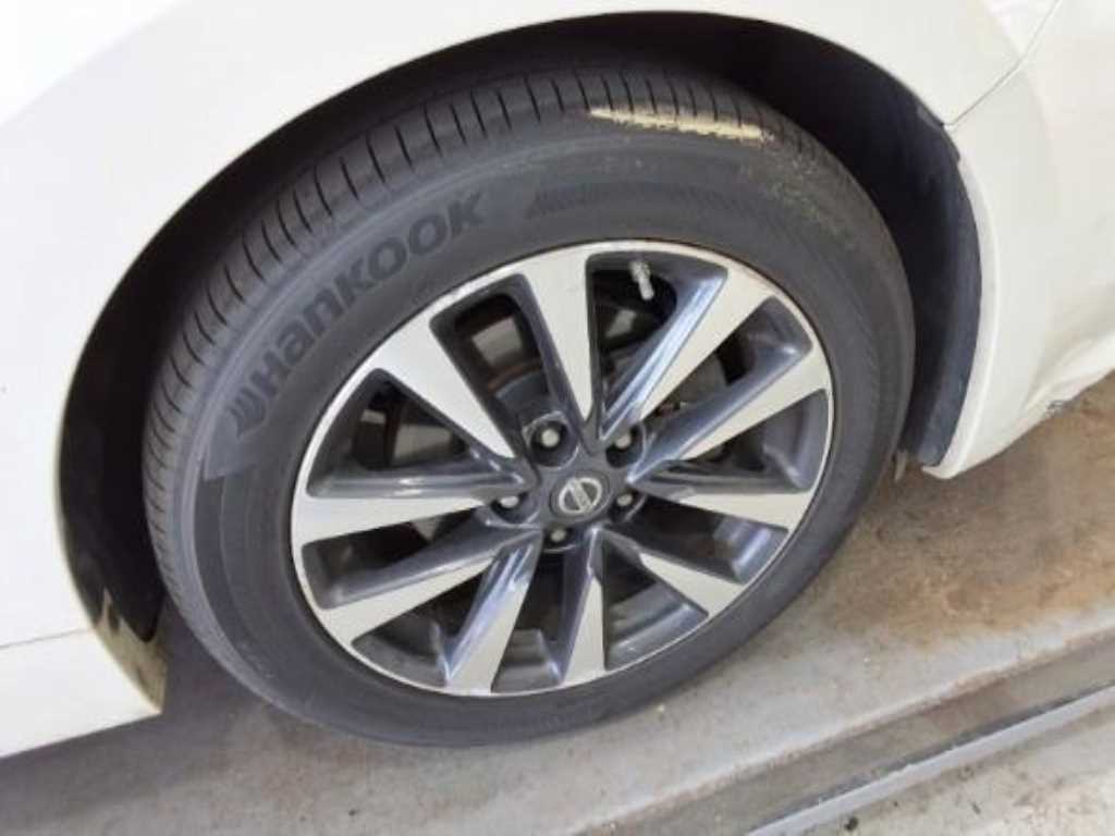 Nissan Altima - Vista 11