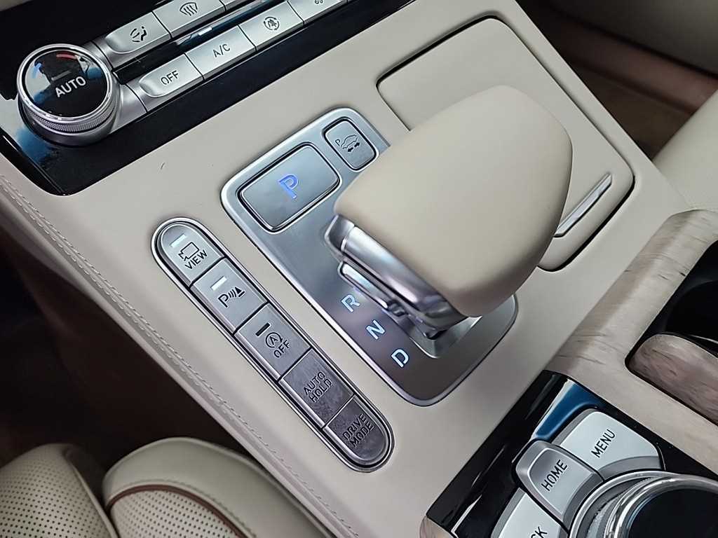 Genesis G90 - Vista 8