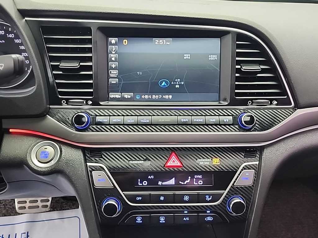 HYUNDAI Avante - Vista 10