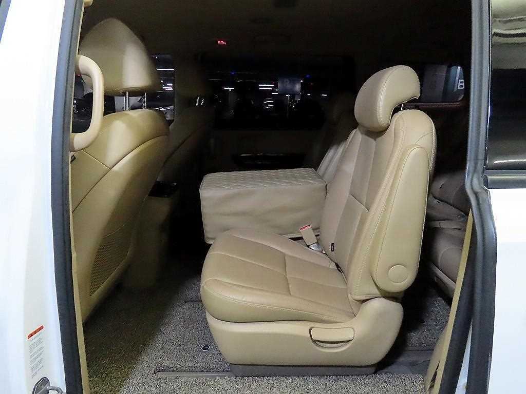 KIA Carnival - Vista 7