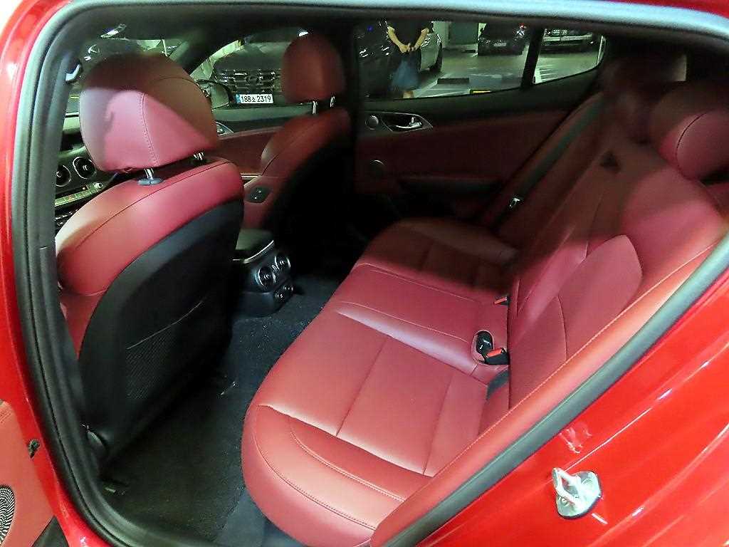 KIA Stinger - Vista 7