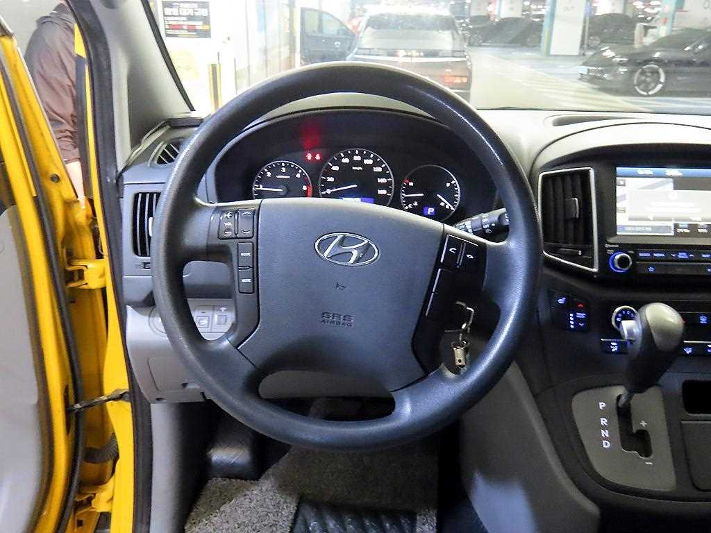 HYUNDAI Starex - Vista 11