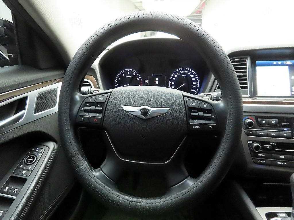 HYUNDAI Genesis - Vista 7