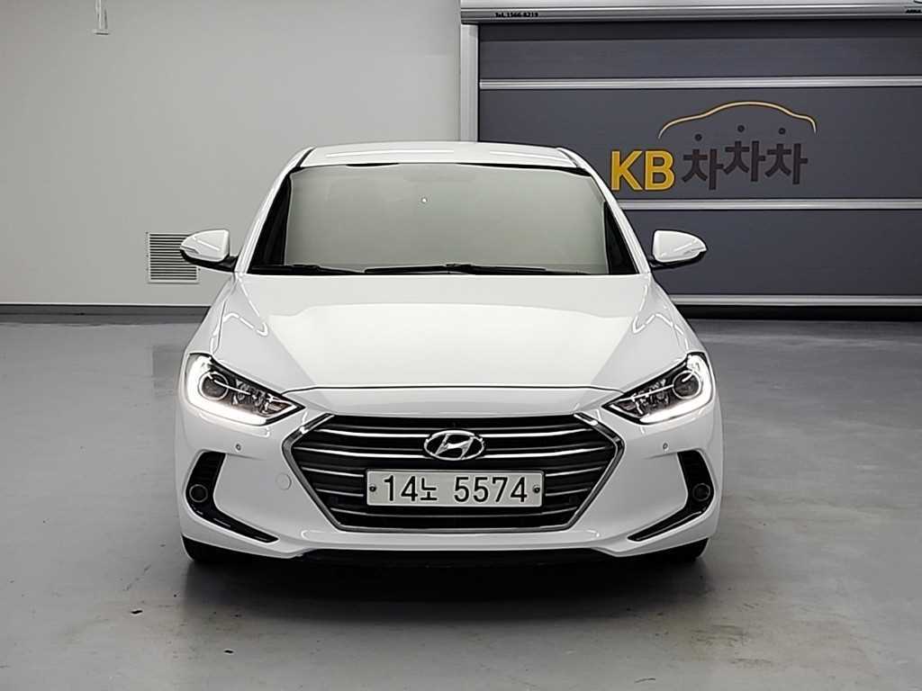 HYUNDAI Avante - Vista 2