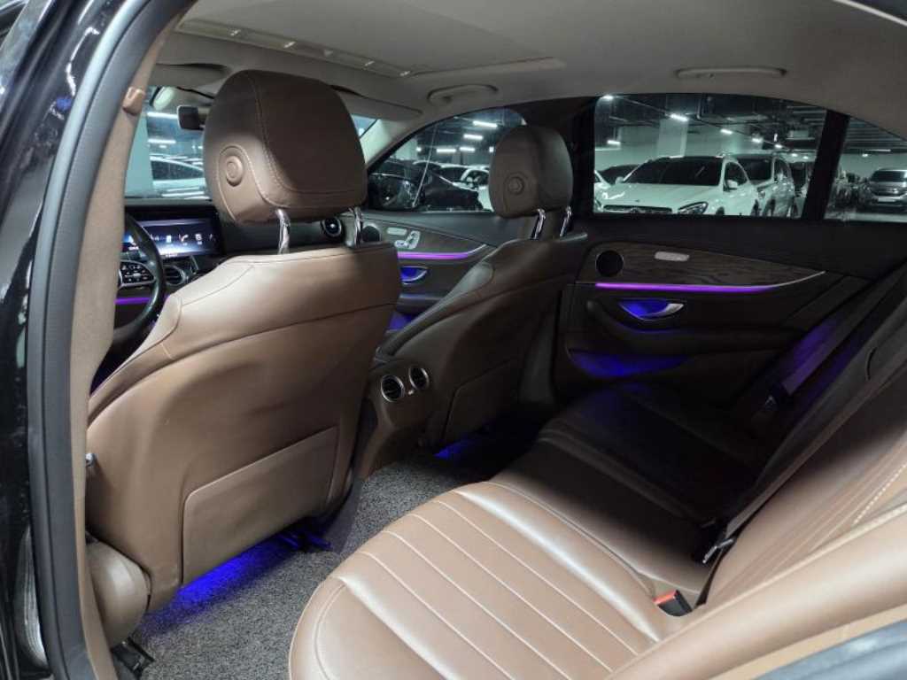 Mercedes Benz E class - Vista 7