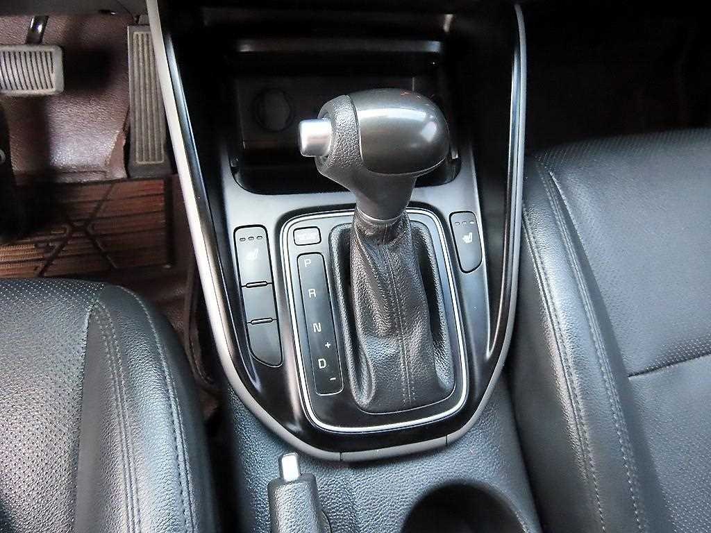 KIA Carens - Vista 12