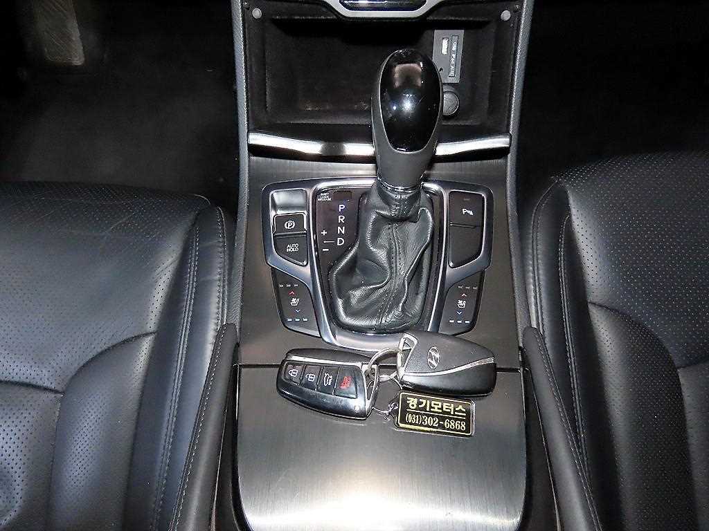 HYUNDAI Grandeur - Vista 12