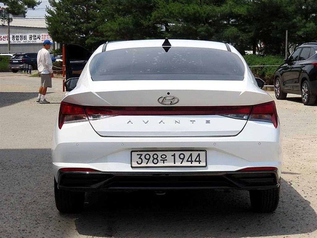 HYUNDAI Avante - Vista 4