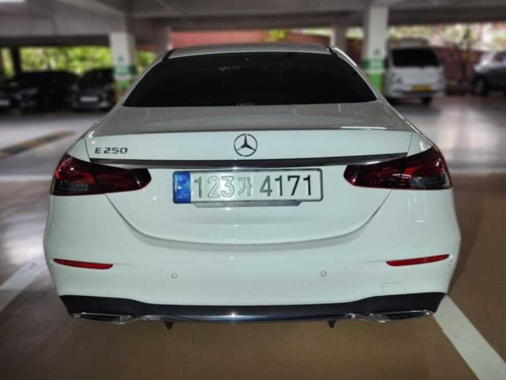 Mercedes Benz E class - Vista 4