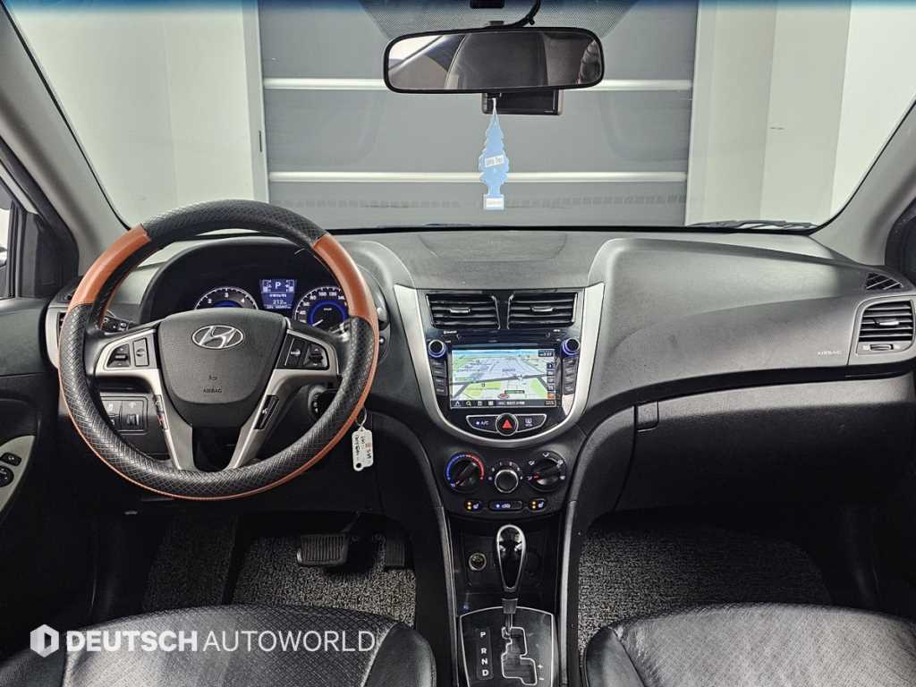 HYUNDAI Accent - Vista 7