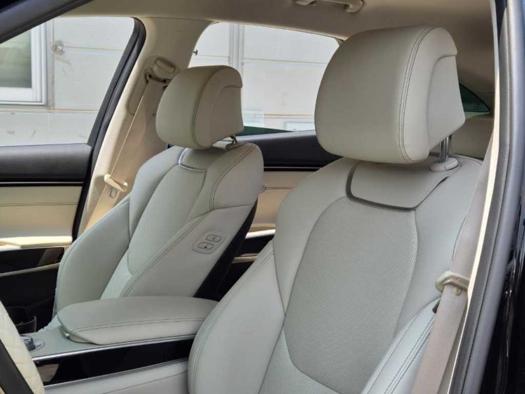 Genesis GV70 - Vista 2