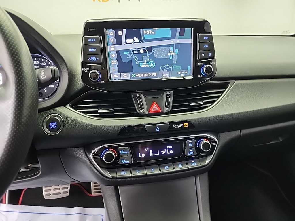 HYUNDAI i30 - Vista 10